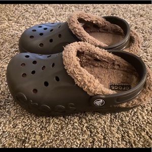 Crocs junior brown full lined size 2/4 Baya Fleece